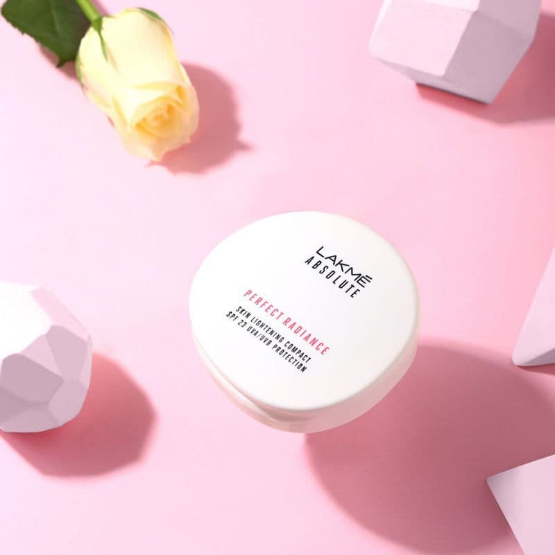 Lakmé - Perfect Radiance Skin Lightening Compact SPF23 8gm